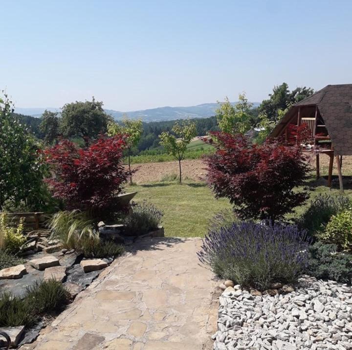 Dom W Okolicach Czchowa Wytrzyszczka Luaran gambar